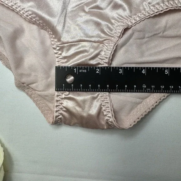 Vanity Fair Smoothing Brief Panties 3X Plus Light Control Nylon NWOT Beige Blue - Picture 8 of 10